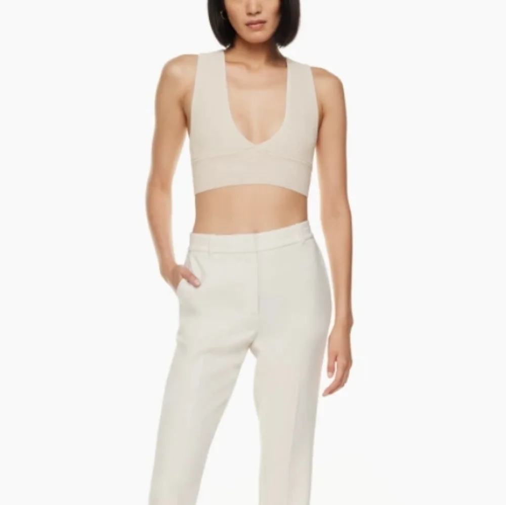 NWOT Aritzia Babaton Sculpt Knit Deep V Tank - Picture 3 of 12